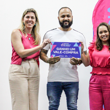ACIL entrega R$ 7 mil em vales-compra aos sorteados no Festival da Semijoia