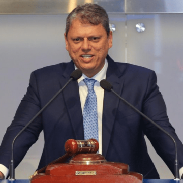 Após anúncio de moradias, vereadores querem título de Cidadão Limeirense a Tarcísio