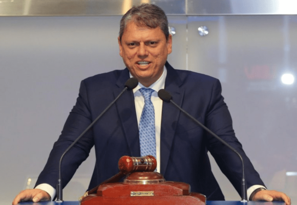 Após anúncio de moradias, vereadores querem título de Cidadão Limeirense a Tarcísio